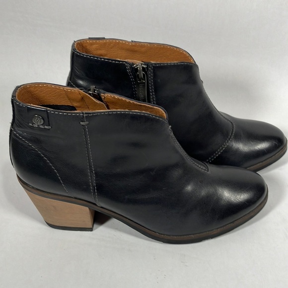 Bussola Ankle Boots - Picture 3 of 11